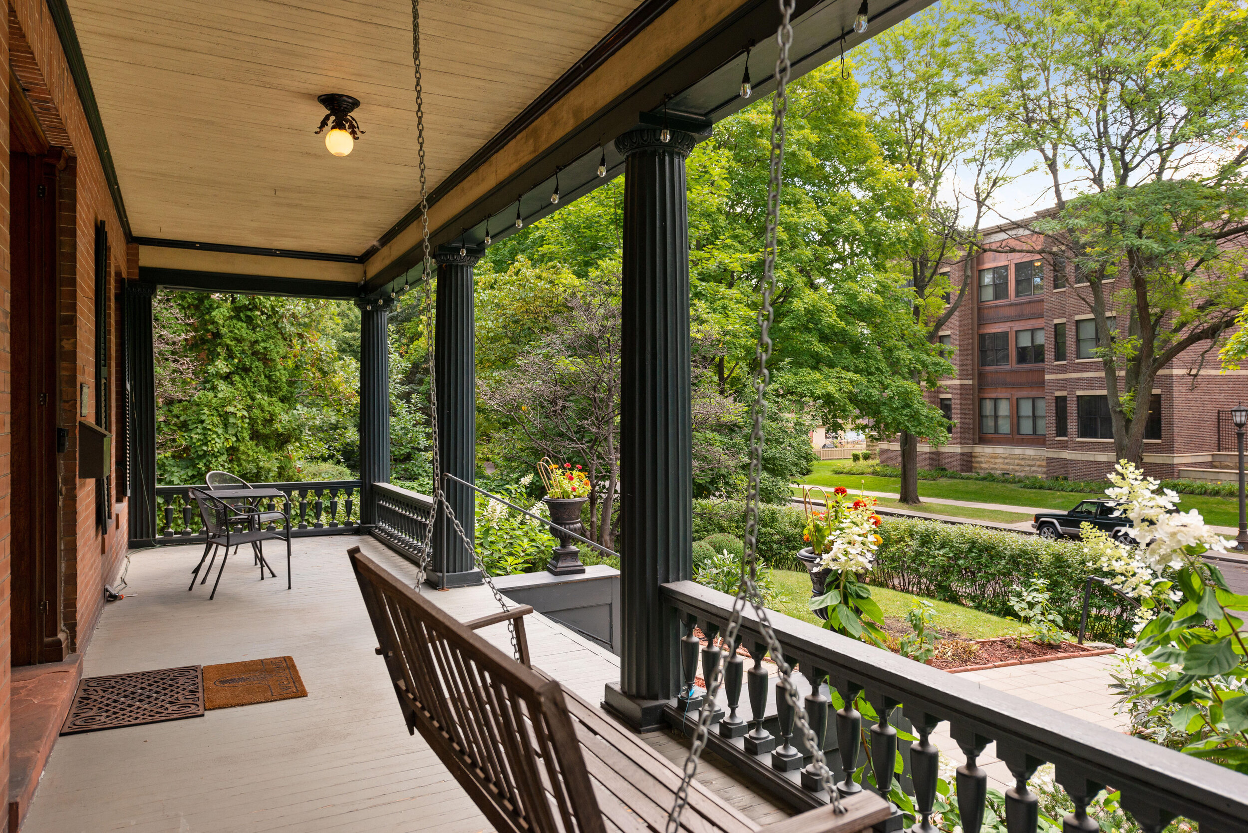 Historic District Bed and Breakfast in St. Paul, Minnesota - Home